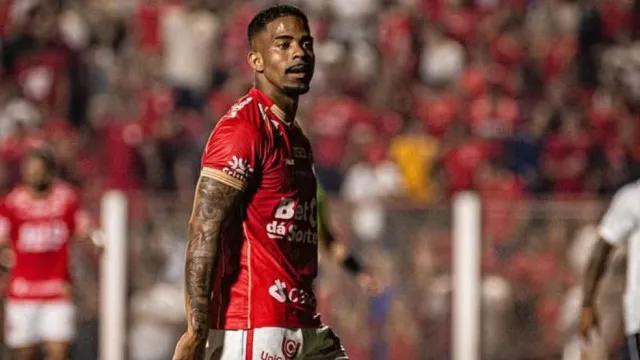 Jogador Hayner é alvo de buscas em investigação sobre tráfico