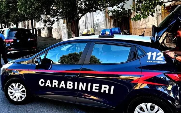 Colpito per sbaglio da un pallone, 81enne estrae un coltello e lo squarcia: denunciato nel Catanese