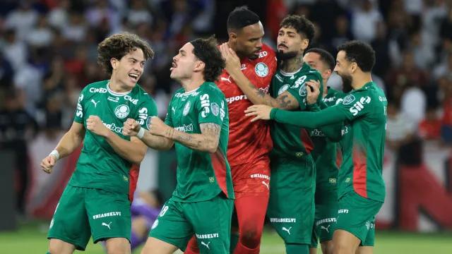 Palmeiras sofre, mas avança nos pênaltis e encara o Fluminense na semifinal da Libertadores