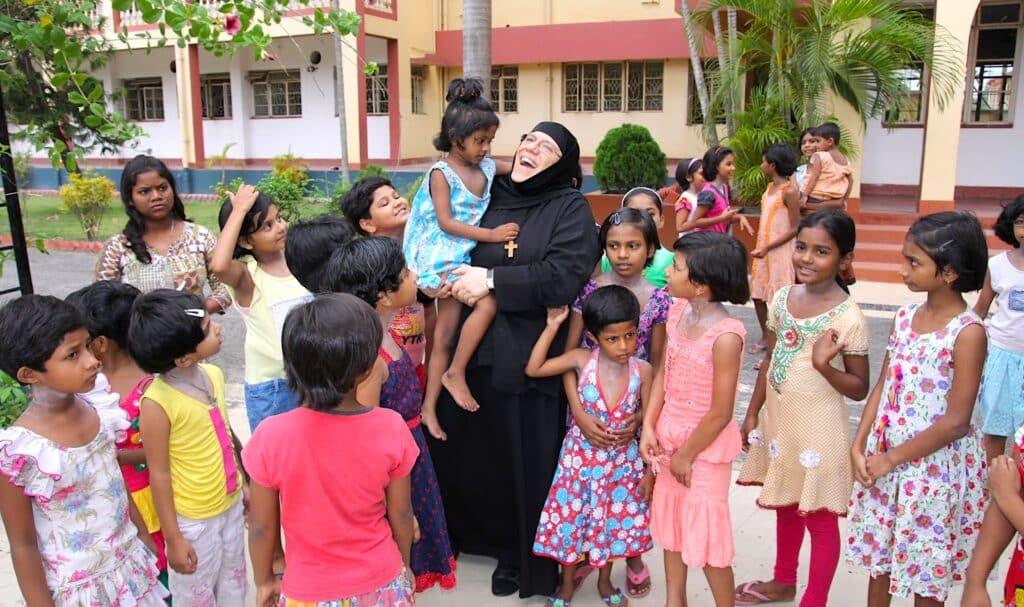 Sister Nectaria: The Greek Nun Who Became a Mother to Thousands in Kolkata