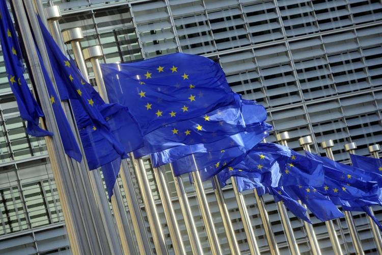Reddito di cittadinanza, schiaffo Ue all’Italia: “Discriminatorio il requisito dei 10 anni”