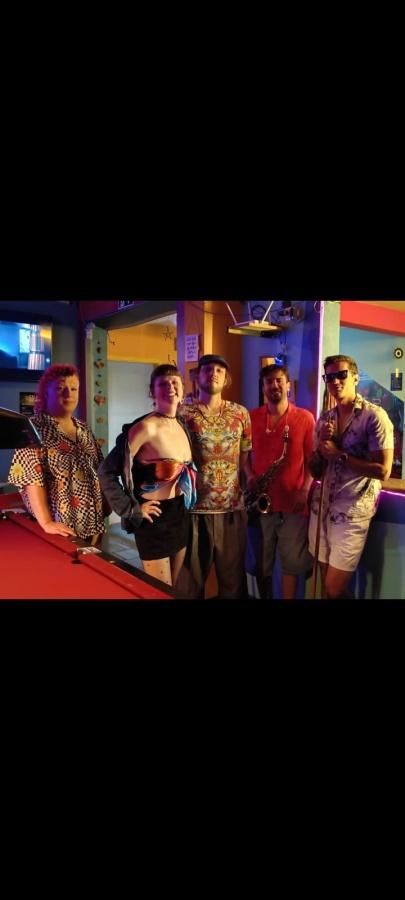 Banda Lovezin anima o São João do Ponto Coletivo em Caxias do Sul neste sábado