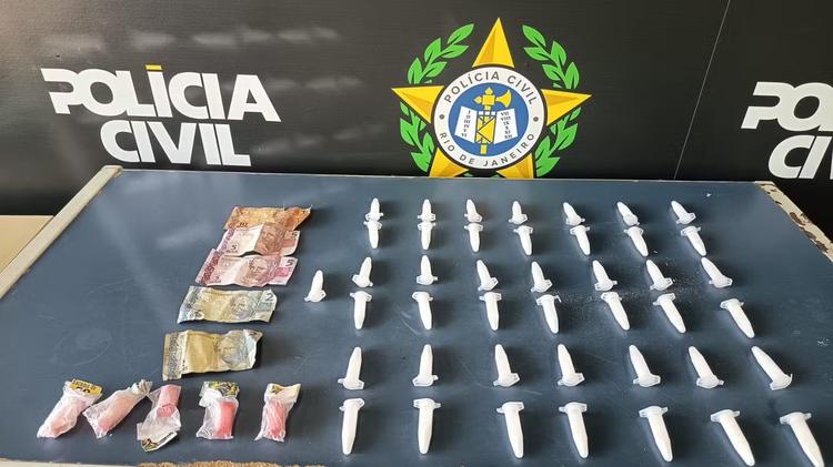 Jovem apontado como 'vapor' do tráfico de drogas é preso em Angra dos Reis