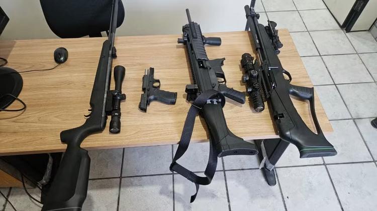 Operação da Polícia prende dois homens suspeitos de integrar organização criminosa e apreende armas na Paraíba
