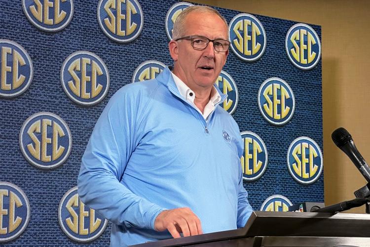 College sports bill clears key Senate hurdle despite SEC, Big Ten opposition