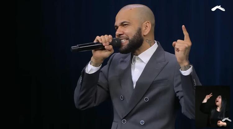 Daniel Alves relembra encontro com Jesus na prisão: “Era mais feliz do que ganhando milhões”