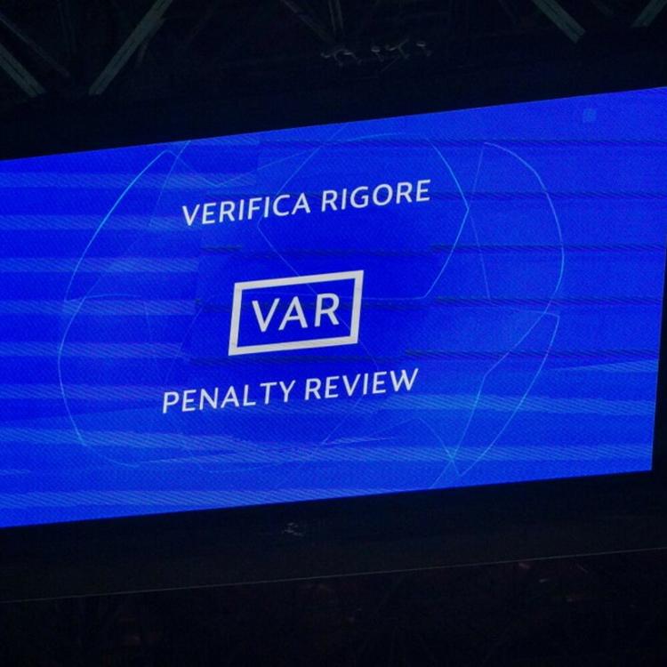 L'inchiesta sugli arbitri. "Al Var i 'suggeriti' erano una ventina"