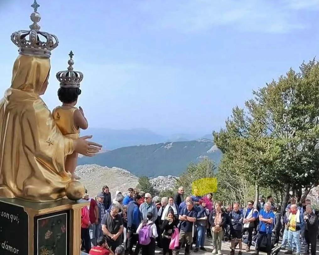 La Madonna della Neve torna della sua casa sul Monte Cervati: un momento tra fede e tradizione