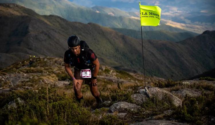Entre plantões de 24h e treinos, bombeiro do interior de SP corre 110 km em prova de montanha