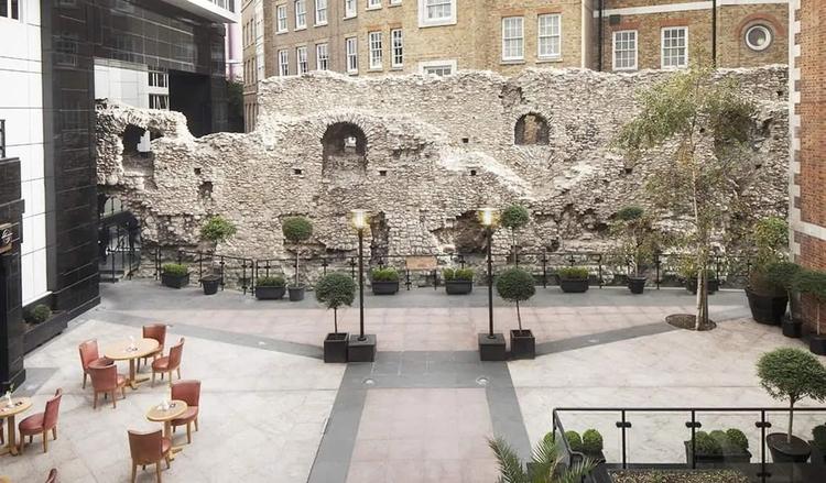 6km Hidden Gems of London City Walk- Leonardo Royal Hotel London City Roman Wall