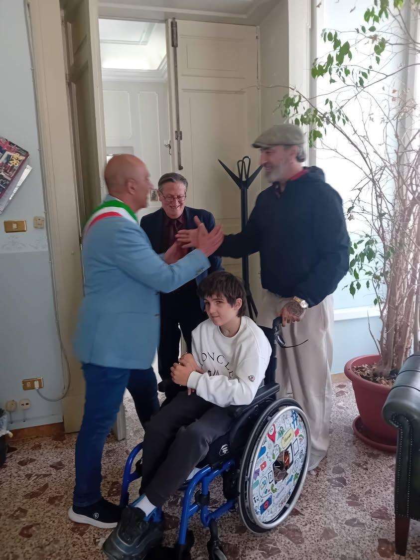 Porte aperte e cuori felici. Siamo stati davvero lieti di accogliere nella nostra Casa Comunale il piccolo Rocco e il su...