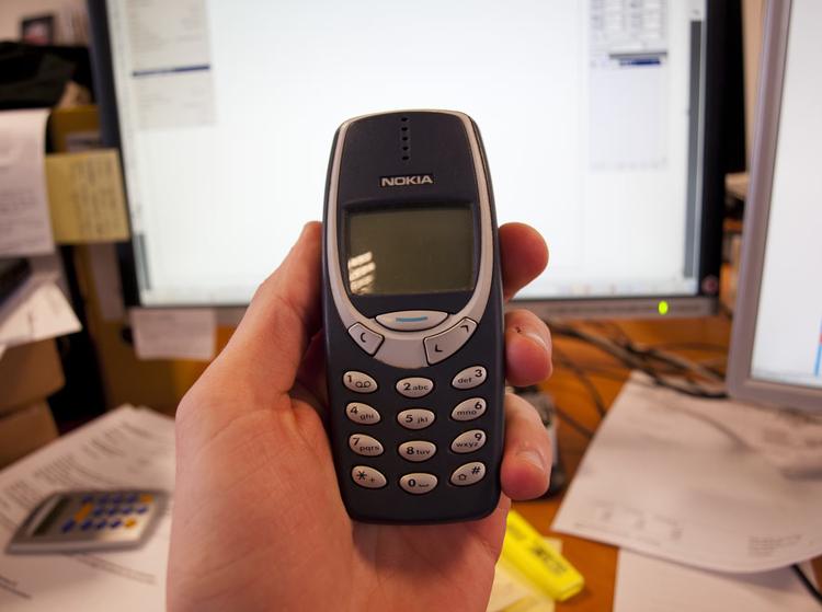 Como era o 'Nokia tijolão', celular mais popular do país na última vez que o Brasil ganhou a Copa