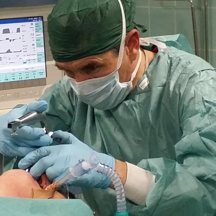 Una nocciola nei bronchi per due settimane, salvata una bimba di 20 mesi