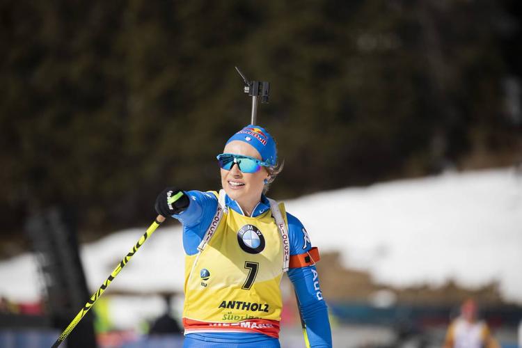BIATHLON - Dorothea Wierer a remporté ce dimanche la poursuite devant son public à l’occasion des mondiaux de biathlon à Antholz, une première historique ! Championne du monde en titre, Denise Hermmann s'empare de l'argent devant Marte Olsbu Roeiseland. 