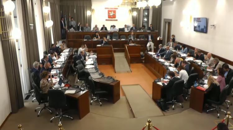 Consiglio Toscana approva Defr 2027 con stima crescita Pil +0,5%