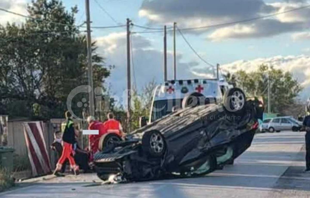 Incidente a Eboli sulla SP30: auto si ribalta, ci sono dei feriti