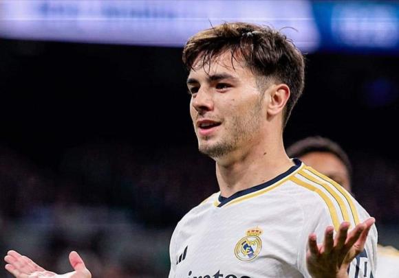 مورينيو يحسم قراره بخصوص مستقبل دياز مع ريال مدريد