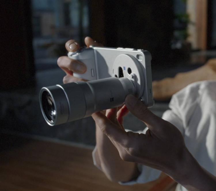 Vivo X300 Ultra, lo smartphone che è una fotocamera