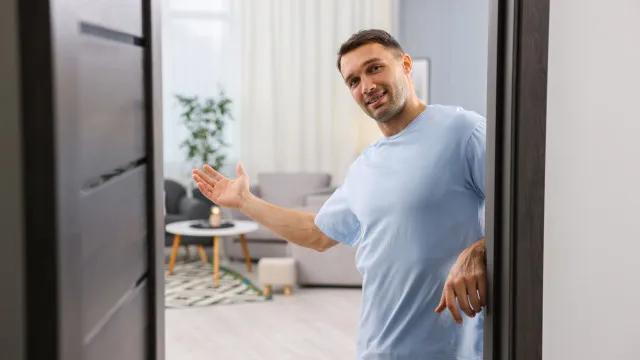 Se for convidado para ir a casa de alguém, nunca faça estas 6 coisas