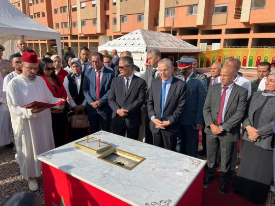 والي جهة مراكش آسفي يعطي انطلاقة إنجاز الثانوية التأهيلية “التكافؤ” بالمحاميد الجنوبي