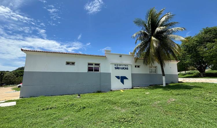 Mulher dá à luz em Fernando de Noronha apesar da proibição de partos na ilha