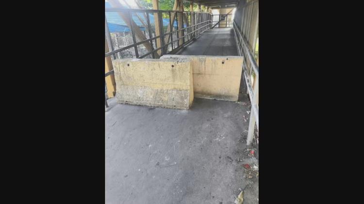 Criminosos põem barricadas em acessos de passarela da Linha Amarela