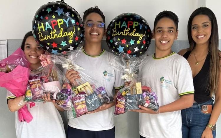 Mãe que emocionou com surpresa para trigêmeos conta que só descobriu que teria três filhos no 5º mês de gestação