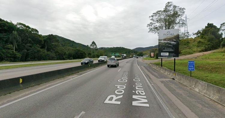Pedestre de 51 anos morre atropelado durante a noite na BR-101, em Itajaí
