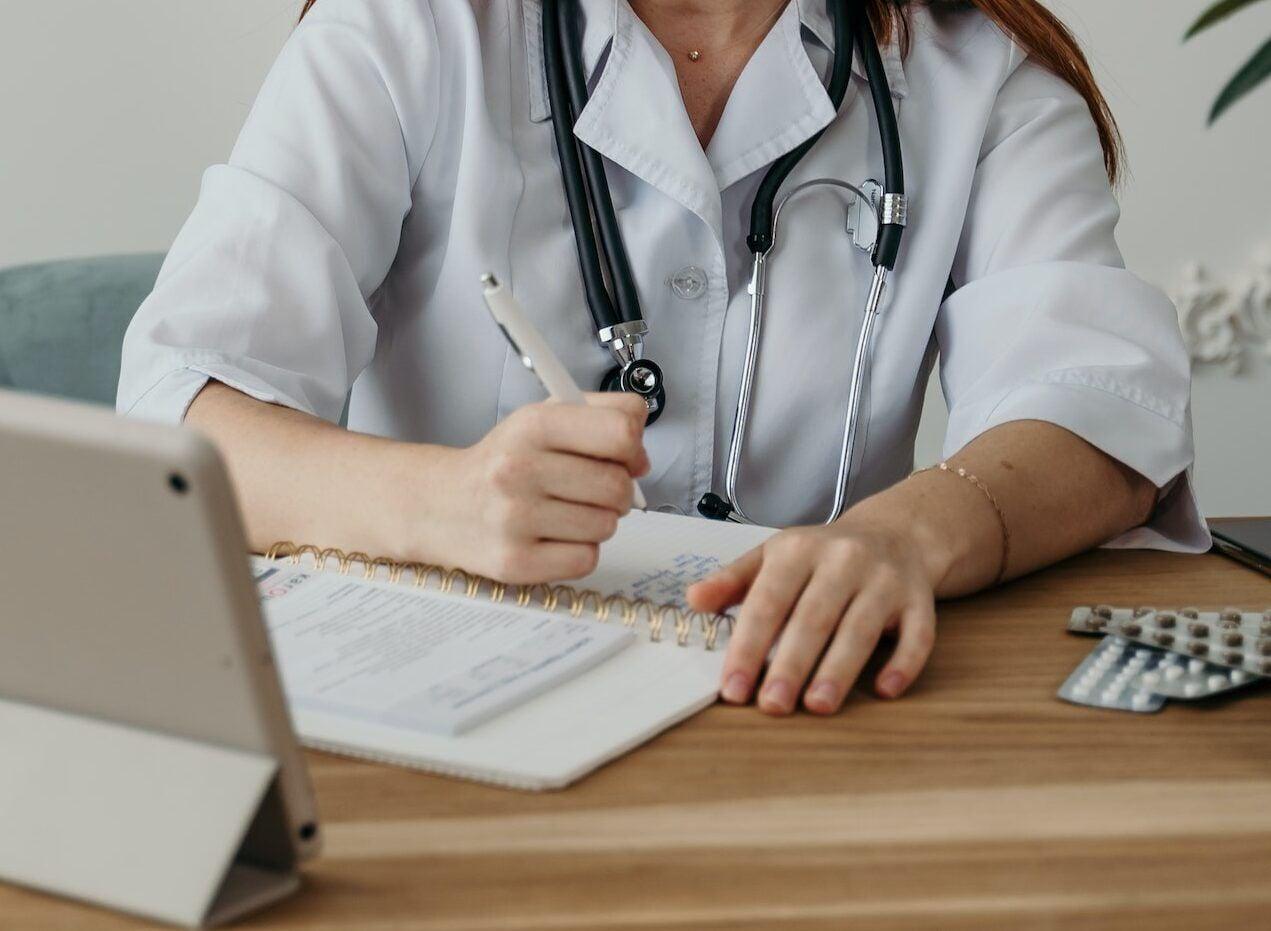 Guida Definitiva alla Salute del Ginocchio: Prevenzione, Riabilitazione e Supporti Tecnici