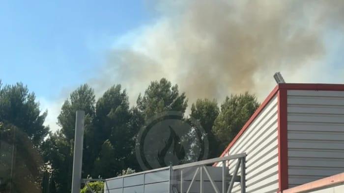 Gard : un incendie en cours à Nîmes, autoroute A9 coupée