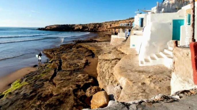 العثور على جثة سائح أجنبي بعد ثلاثة أيام من اختفائه بشاطئ إمسوان