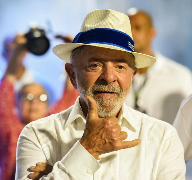 TSE abre nova investigação contra campanha de Lula por desfile da Acadêmicos de Niterói sobre presidente