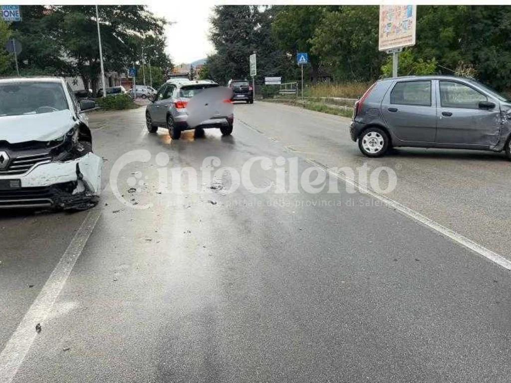 Sala Consilina, incidente stradale in località Trinità: un ferito nello scontro frontale