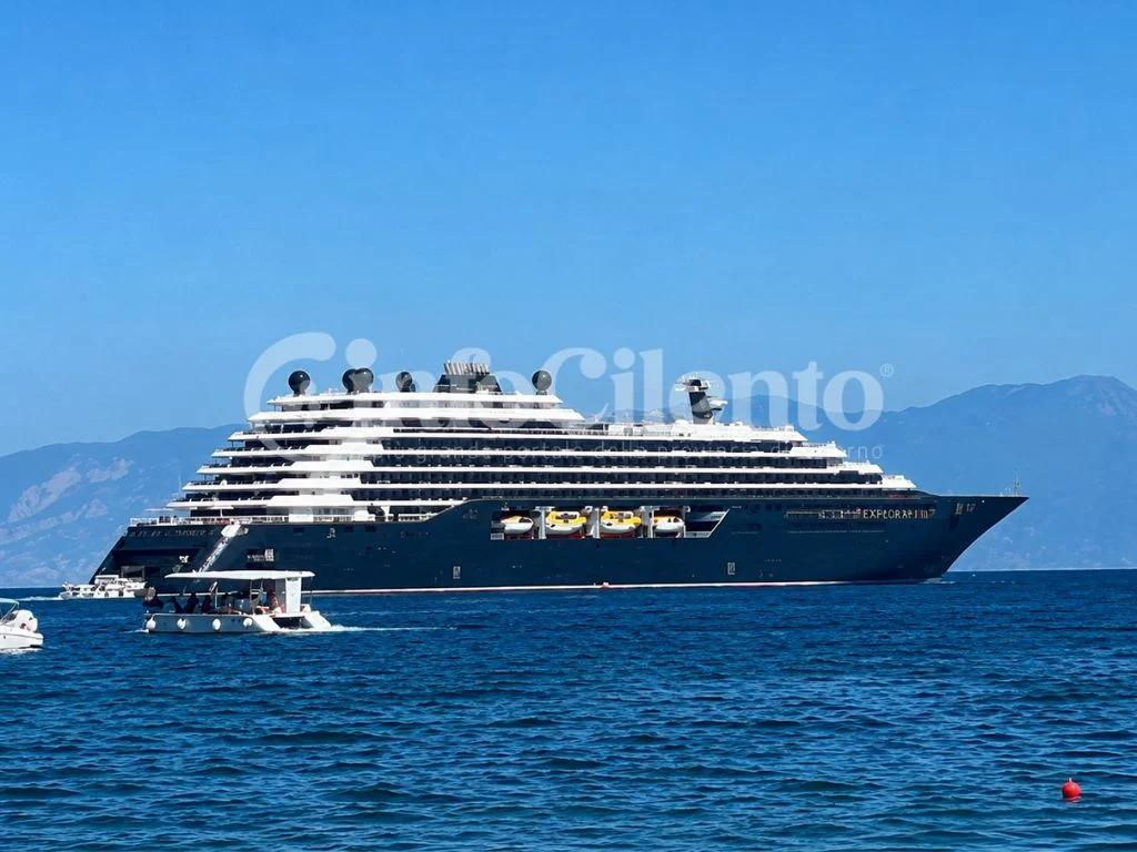 Un superyacht da sogno nel mare del Cilento: l’Ilma della Ritz-Carlton incanta Agropoli
