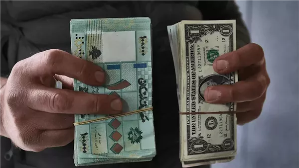 تراجع التحويلات بنسبة 30%.. هل شريان لبنان المالي مُهدّد؟