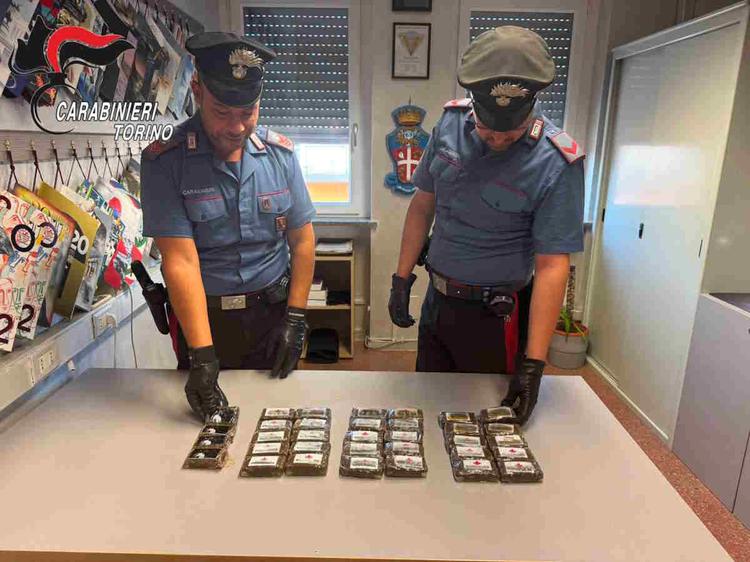 BEINASCO / TROFARELLO – Sequestro di hashish e violazione domiciliari: due arresti in due ore