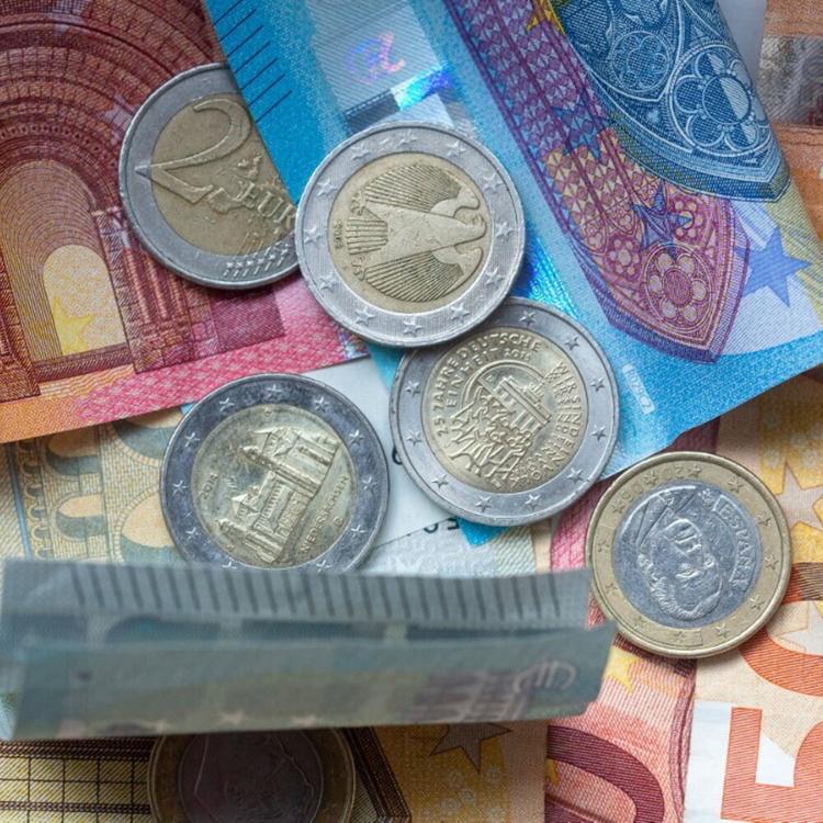 Fabbricavano monete da 2 euro, cinque fermi per una zecca clandestina