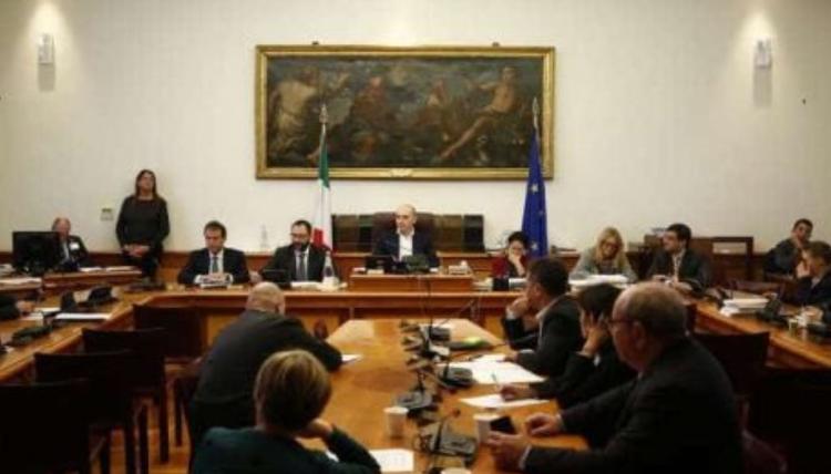 Sì all’esame dei 622 emendamenti: comincia la vera partita sui porti