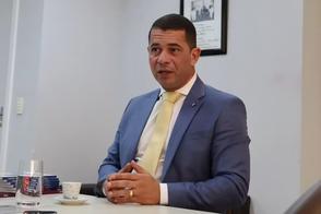 Presidente da Câmara de Vitória xinga no microfone ao encerrar sessão ordinária