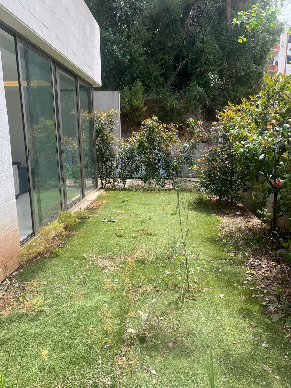 For Sale: Apartment in Ain Saadeh