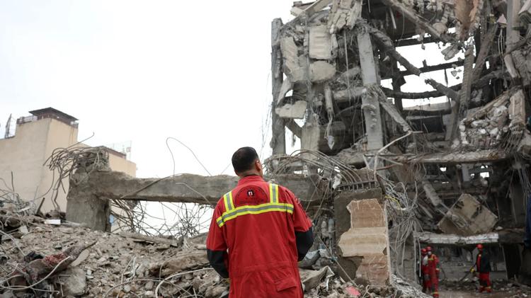 Israel lança nova ofensiva e Teerã ataca base dos EUA e alvos israelenses