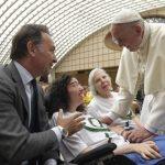 Papa: pessoas com deficiência têm o direito de receber os Sacramentos