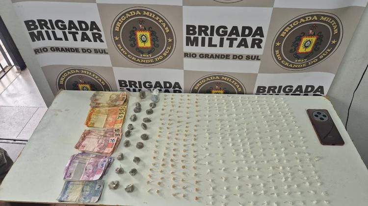 Venezuelano é detido com 321 porções de drogas no bairro Industrial