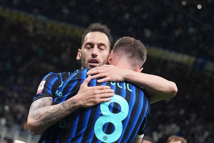 Una pazza Inter ribalta il Como 3-2 e vola in finale di Coppa Italia