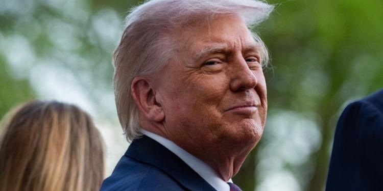 Furbo o pazzo? Gli americani si interrogano sulla salute di The Donald. Ira di cristiani e Maga: "Non tocchi la Chiesa". E c'è chi invoca il 25esimo emendamento