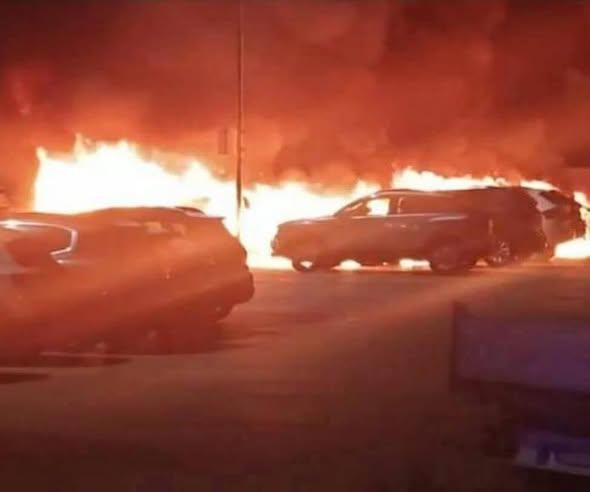 Questa notte un grave attentato incendiario ha colpito la sede di Villagrazia di Carini della Sicily by Car dell’imprend...