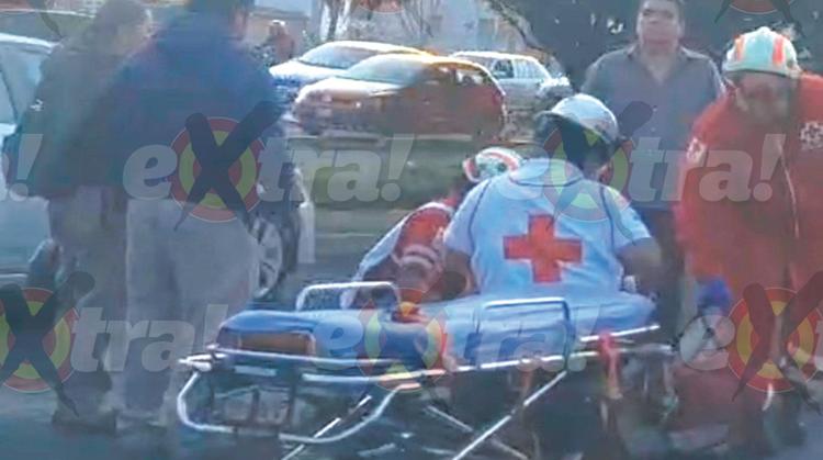 ¡Al asfalto! Motociclista herido tras derrapar en el Paseo Cuauhnáhuac