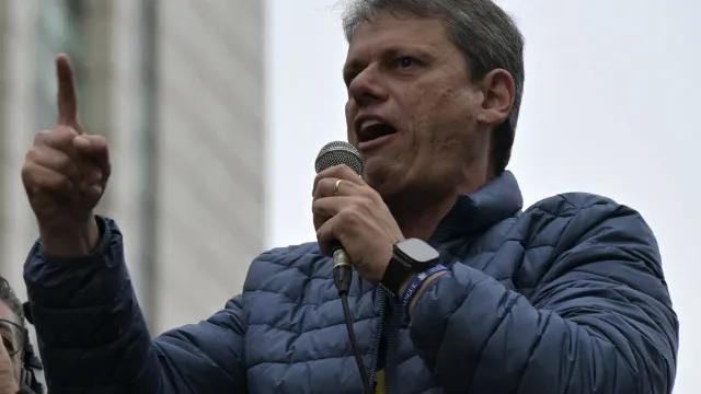 Tarcísio tem piora na avaliação, mas venceria Haddad em disputa em SP, aponta Genial/Quaest