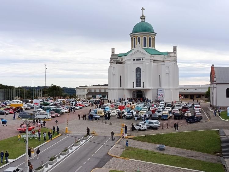 Pré-romaria leva cerca de 300 carros antigos ao Santuário de Caravaggio
