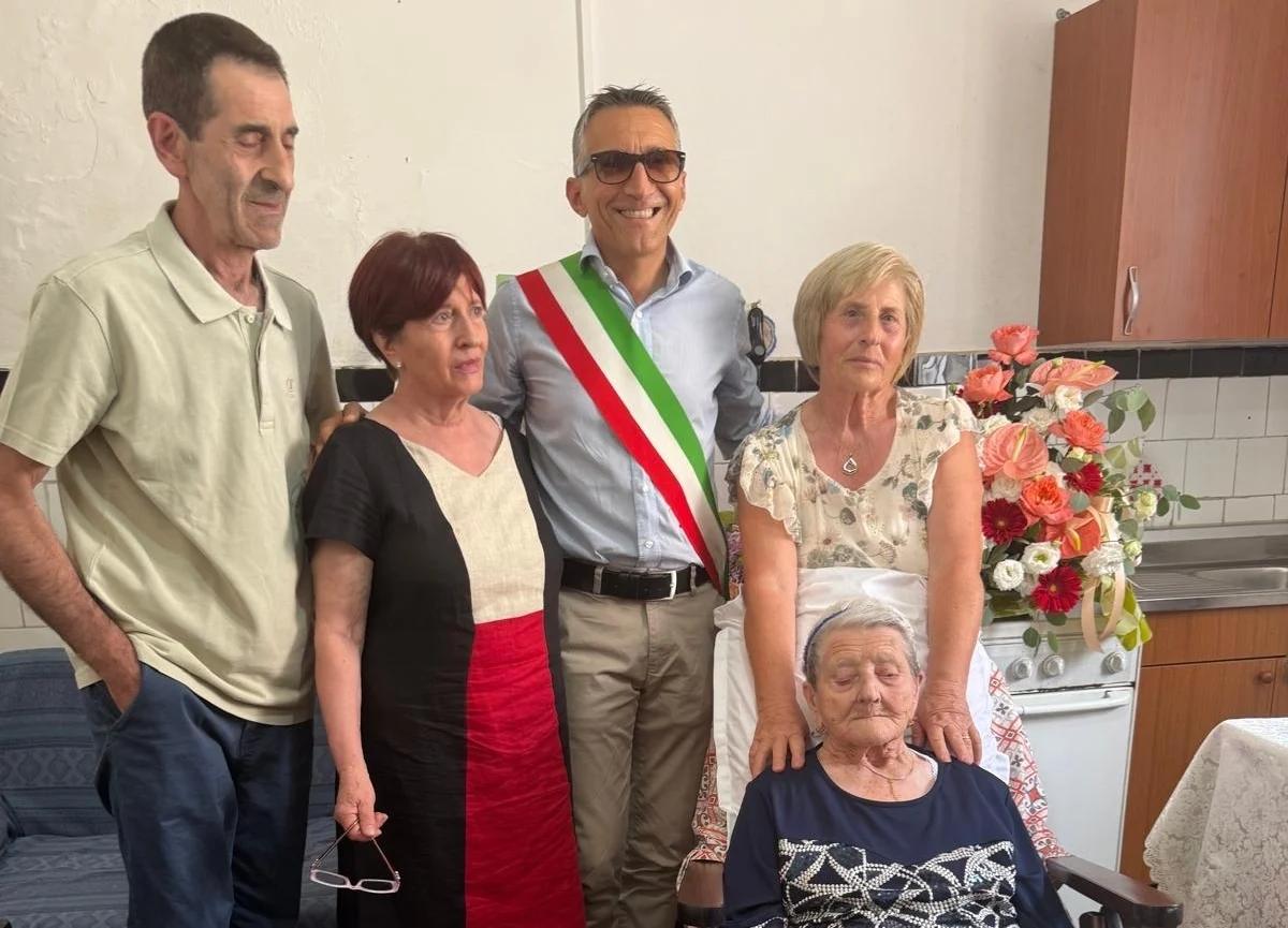 Trentinara in festa per la nuova centenaria: Giovanna Coppola compie 100 anni